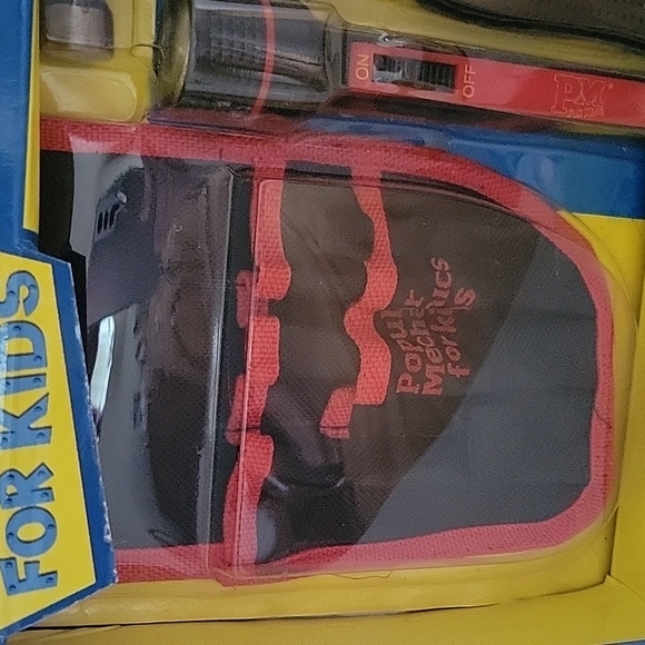 Kids Deluxe Carpentry Tool Set - Picture 3 of 8